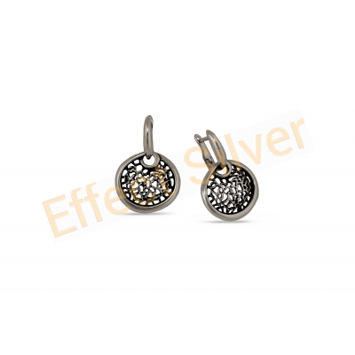 Earrings with beautiful tracery design